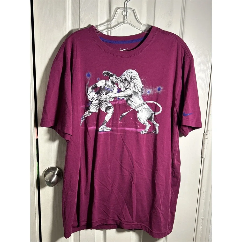 Nike Dri Fit LeBron James Mens Size XL Burgundy Short Sleeve Graphic T Shirt